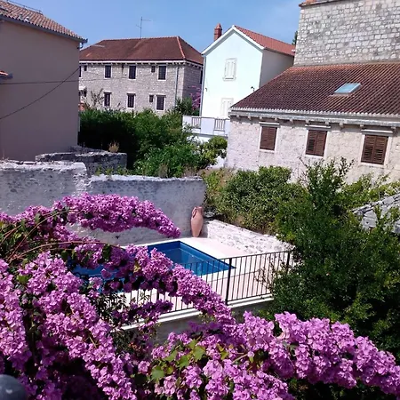 Nada Sutivan