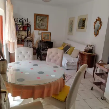 Nada Apartman Sutivan